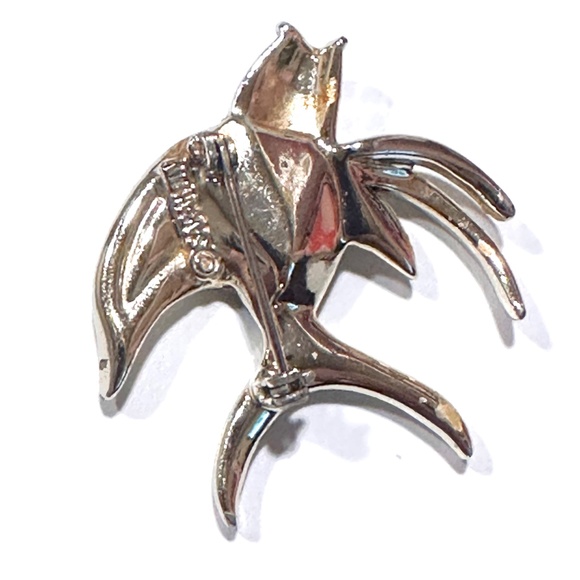 A Pair Of Two VTG Sarah Coventry Silver Tone Angel Fish Brooches Accent Stone - Picture 4 of 6
